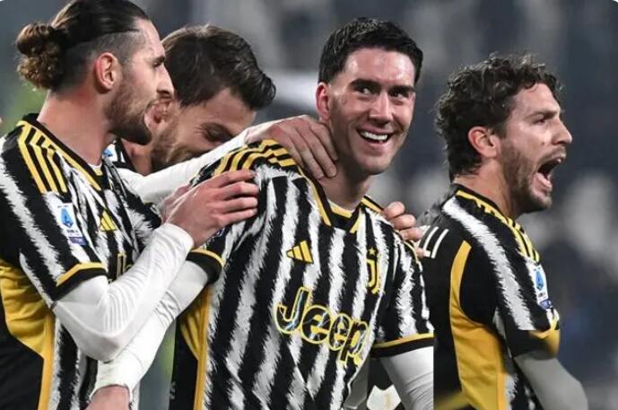 Nogometni dresi Manchester City Juventus 3-0 Sassuolo, Inter Milano vodi le z 2 točkama