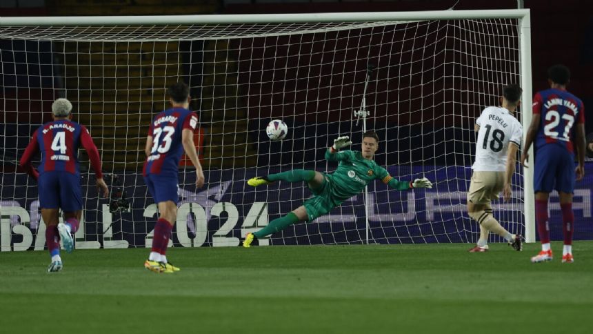 Lewandowski scorer hattrick og gir Barcelona comeback-seier over Valencia